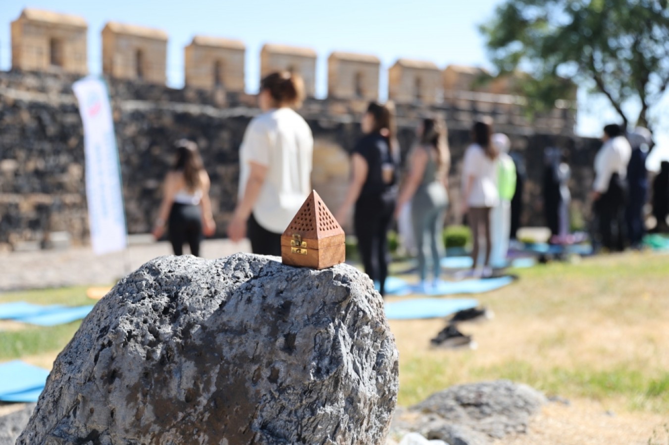 Nevşehir Kalesi'nde Kadınlara Ücretsiz Yoga ve Aerobik Pilates Etkinliği